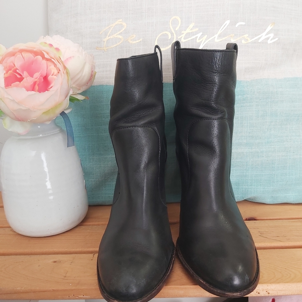 Cole Haan boots size 8.5 Black Leather Heeled Ankle 3.5" heels - Picture 4 of 16